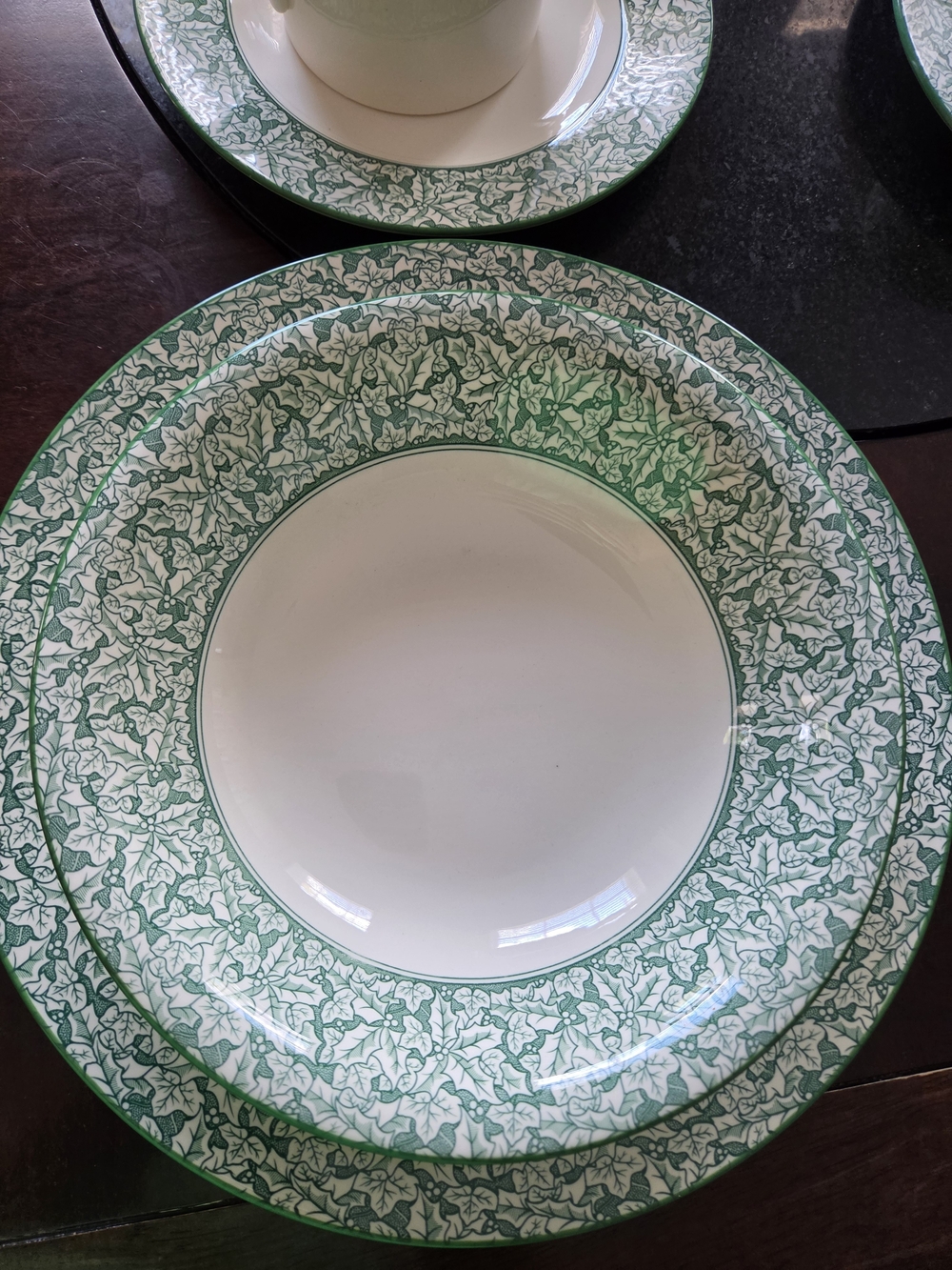 Spode Holly Tree Set For 4 Places Sitting  16 Pieces